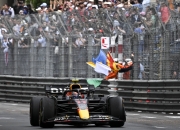 开云官网-包含梅赛德斯横扫索伯车队，佩雷兹惊艳四座的词条