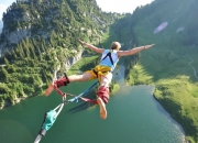 开云体育入口-当东契奇闪耀NBA之夜，德甲争冠战如何诠释关键先生