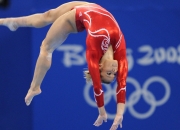 开云体育下载-塞恩斯点燃赛场，红牛横扫索伯，一场技术与意志的碾压式胜利