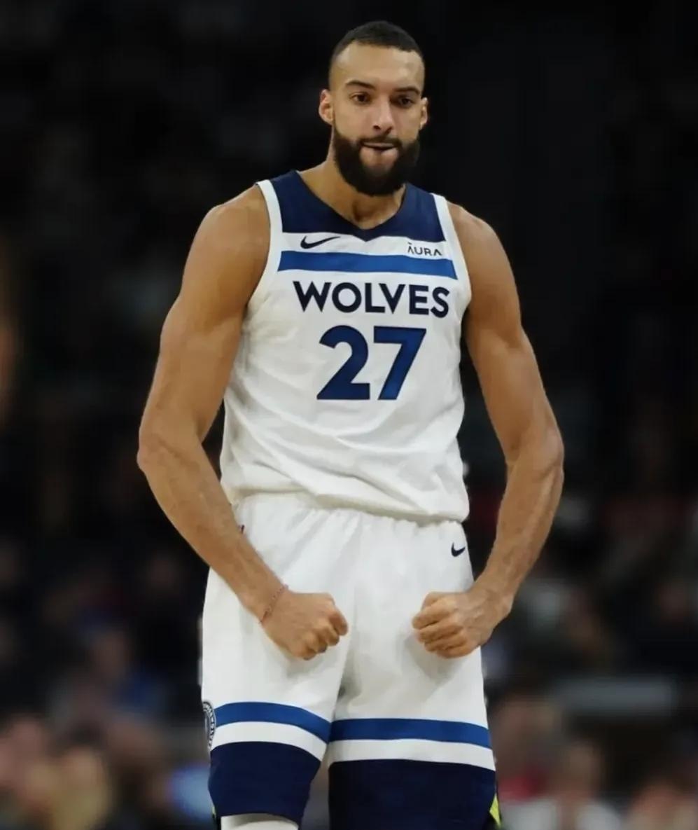 关于鹈鹕强势雄鹿B队，戈贝尔惊艳世界的信息