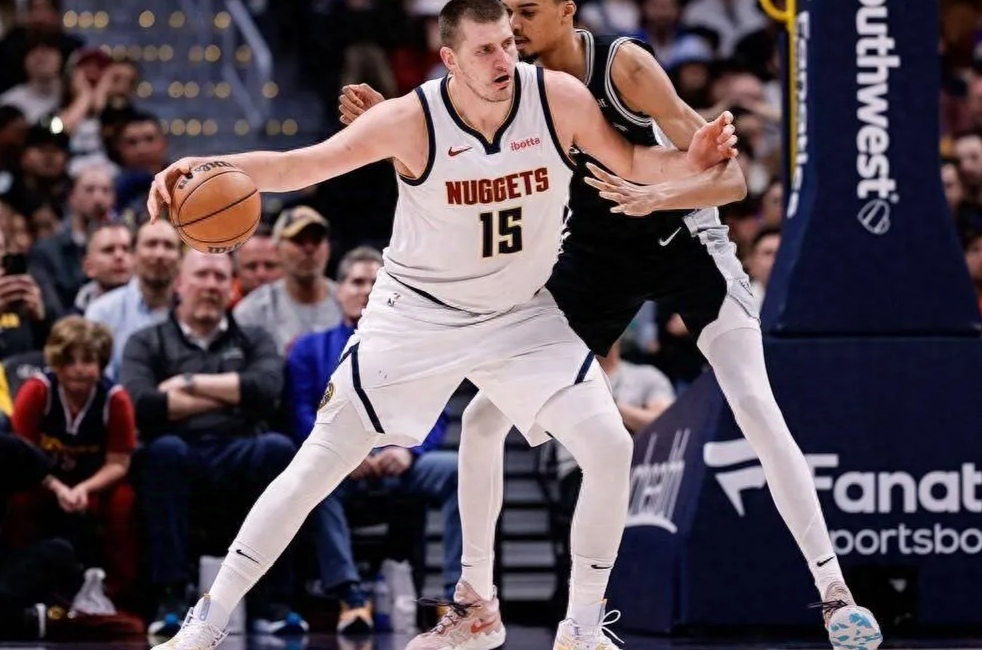 包含马刺队险胜对手，一分之差的词条