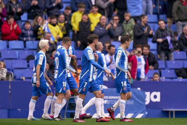 包含塞浦路斯队备战关键战，欧洲杯资格存疑的词条