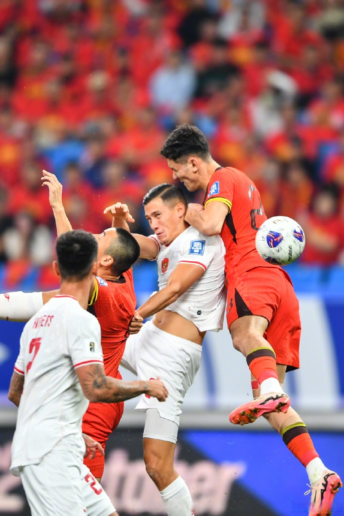 国内足球联赛战绩喜人，引起瞩目