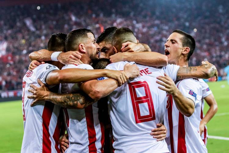 包含欧预赛焦点战即将展开，球迷期待精彩表现的词条