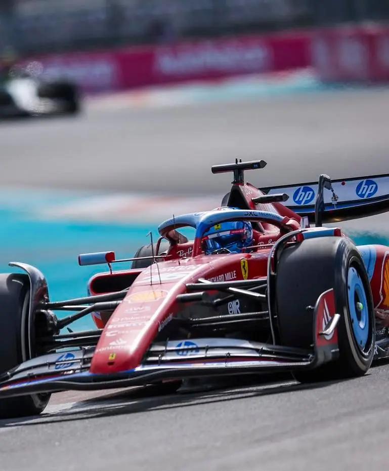 迈凯伦逆转阿斯顿马丁,塞恩斯高光表现的简单介绍 迈凯伦逆转阿斯顿马丁,塞恩斯高光表现的简单介绍