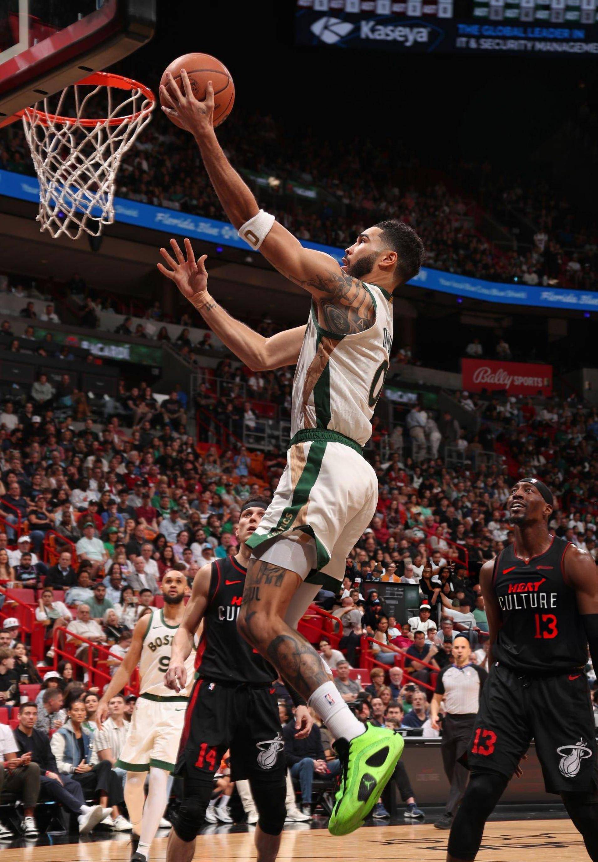 步行者横扫山东队，塔图姆惊艳四座