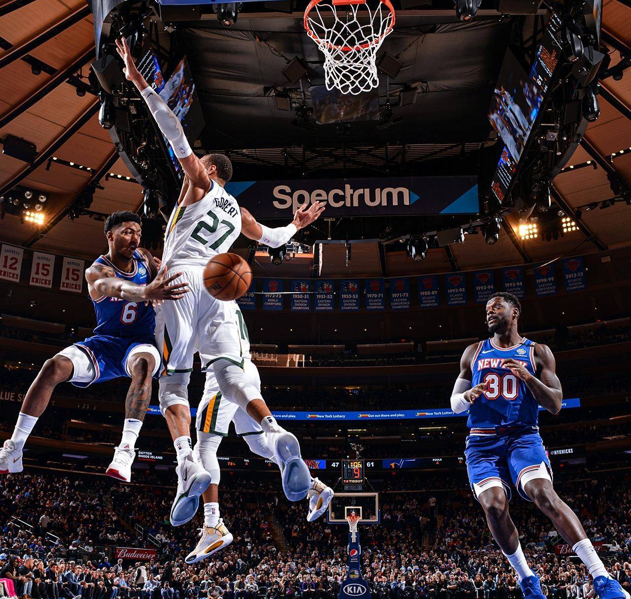 国王横扫鹈鹕，乔治·希尔爆发神勇的简单介绍