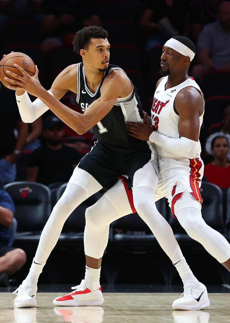 关于湖人轻取热火，保罗点燃赛场的信息